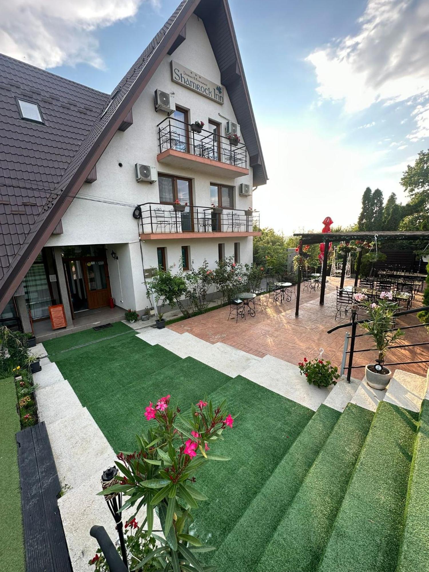 Shamrock Inn Jászvásár Kültér fotó