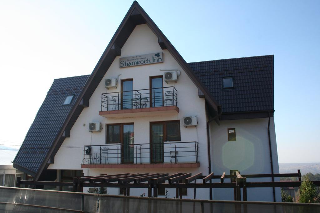 Shamrock Inn Jászvásár Kültér fotó