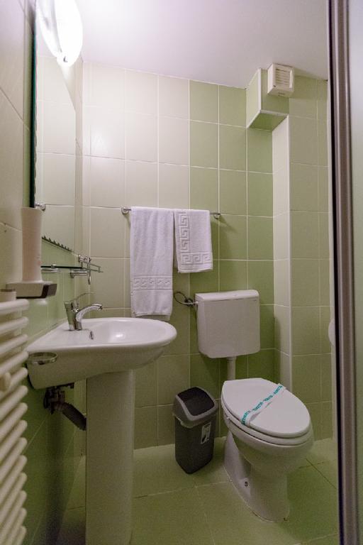Shamrock Inn Jászvásár Kültér fotó