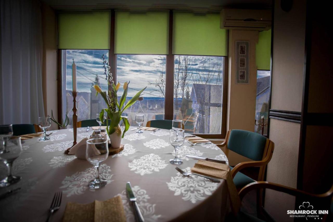 Shamrock Inn Jászvásár Kültér fotó